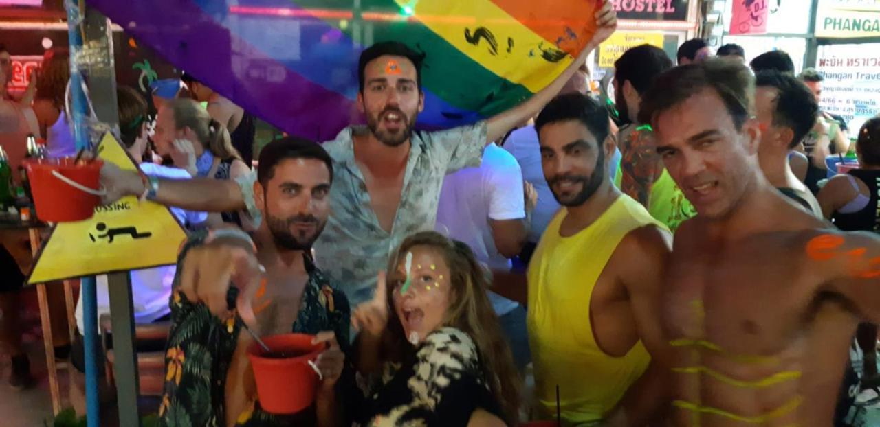 האד רין Out! A Radically Inclusive Beach Hostel By Wild & Wandering מראה חיצוני תמונה